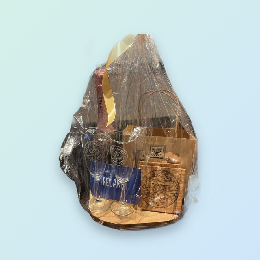Cadeaupakket met gegraveerde glazen en houten items